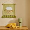 Světle zelená kovová stolní lampa Kave Home Monze -fv-interier-25