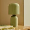 Světle zelená kovová stolní lampa Kave Home Monze -fv-interier-25
