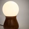 Ořechová stolní lampa Kave Home Okeni -fv-interier-25