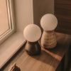 Béžová kamenná stolní lampa Kave Home Okeni -fv-interier-25