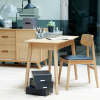 Dubová jídelní židle Unique Furniture Livo s černým koženkovým sedákem -fv-interier-25