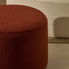 Terakotově červený bouclé taburet Kave Home Kaeli 60 cm -fv-interier-25