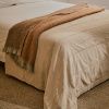 Béžový přehoz Kave Home Isor 180 x 260 cm -fv-interier-25
