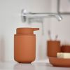 Terakotově červený porcelánový dávkovač na mýdlo Ume -fv-interier-25