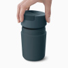 Modrý plastový cestovní hrnek Sipp 340 ml -fv-interier-25