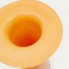 Oranžová skleněná váza Kave Home Kelse 26 cm -fv-interier-25