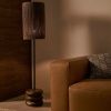 Tmavá dřevěná stojací lampa Kave Home Kor 145,5 cm -fv-interier-25