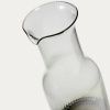Šedá skleněná karafa Kave Home Thiba 900 ml -fv-interier-25