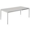 Světle šedý kovový zahradní rozkládací stůl Kave Home Zaltana 140/200 x 90 cm