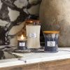 Střední vonná svíčka WoodWick, Hinoki Dahlia -fv-interier-25