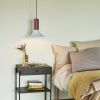 Modro-červené kovové závěsné světlo Hübsch Luminary 25 cm -fv-interier-25