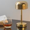 Zlatá kovová nabíjecí stolní LED lampa Jem -fv-interier-25