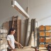 Šedé kovové závěsné LED světlo Scribe 130 cm -fv-interier-25