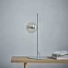 Šedá kovová stolní lampa Orb -fv-interier-25