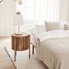 Opálově bílá skleněná stolní lampa Campa -fv-interier-25