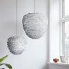Světle hnědé závěsné stínidlo Eos Evia z pravých husích per 40 cm -fv-interier-25