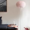 Světle růžové závěsné stínidlo Eos z pravých husích per 45 cm -fv-interier-25