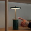 Bílá mramorová stolní nabíjecí LED lampa Asteria Move 25,5 cm -fv-interier-25