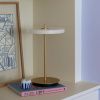 Bílo-černá kovová stolní nabíjecí LED lampa Asteria -fv-interier-25