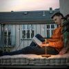 Černo-zlatá kovová stolní nabíjecí LED lampa Asteria -fv-interier-25
