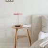 Růžovo-zlatá kovová stolní nabíjecí LED lampa Asteria -fv-interier-25