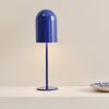 Modrá kovová nabíjecí stolní LED lampa ARA -fv-interier-25