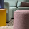 Fialový čalouněný taburet Kave Home Kaeli 43 cm -fv-interier-25
