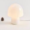 Opálově bílá skleněná stolní lampa THETYS -fv-interier-25