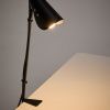 Černá kovová stolní lampa s klipem Kave Home Jula -fv-interier-25