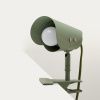 Malá zelená kovová stolní lampa s klipem Kave Home Jula -fv-interier-25