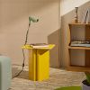 Zelená kovová stolní lampa s klipem Kave Home Jula -fv-interier-25