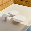 Bílý zahradní stolek Kave Home Albanella 65 cm -fv-interier-25