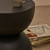 Šedý kovový odkládací stolek Kave Home Rachell 30,5 cm -fv-interier-25