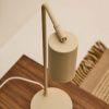 Béžová kovová stolní lampa Kave Home Manie -fv-interier-25