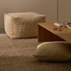 Bílý puf Kave Home Mascarell 60 x 60 cm -fv-interier-25