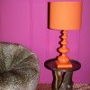 Kovová stolní lampa When Orange is King 78 cm -fv-interier-25