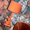 Kovová stolní lampa When Orange is King 78 cm -fv-interier-25
