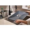 Šedá plastová podložka do dřezu Sinkshield 40 x 30 cm -fv-interier-25