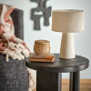 Bílá bouclé stolní lampa Emmie -fv-interier-25