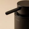 Černý kovový dávkovač mýdla Logic 200 ml -fv-interier-25