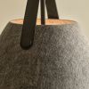 Světle šedé závěsné světlo Strap 36 cm -fv-interier-25