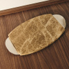 Béžový mramorový servírovací podnos s kovovými úchyty  Kave Home Adoma 39,5 x 21 cm -fv-interier-25
