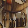 Set akátového prkénka na sýr a příborů kave home Blera -fv-interier-25