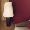 Tmavá dřevěná stojací lampa Kave Home Marga 110 cm -fv-interier-25