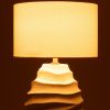 Bílá keramická stolní lampa Wave 68 cm -fv-interier-25