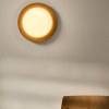 Nástěnné světlo Kave Home Novae 40 cm s dřevěným efektem -fv-interier-25