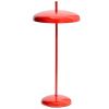 Červená kovová nabíjecí LED lampa Kave Home Porte