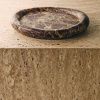 Hnědý mramorový tác Kave Home Lenorel 30 x 23 cm -fv-interier-25