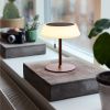 Terakotově červená kovová nabíjecí stolní LED lampa Halo Design Solar 19 cm -fv-interier-25