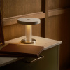 Bílá kovová stolní LED lampa Trezzi -fv-interier-25